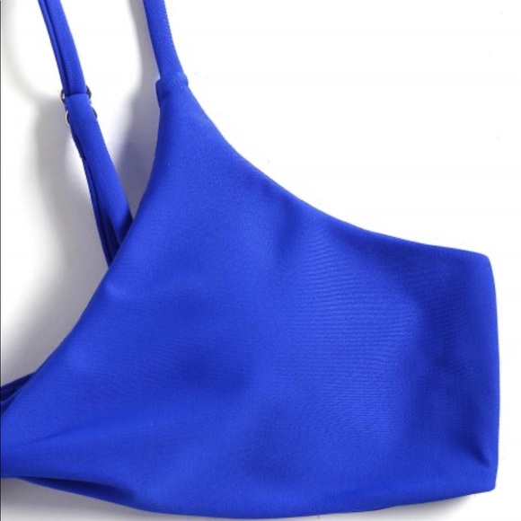 Bikini - Picture 3 of 4